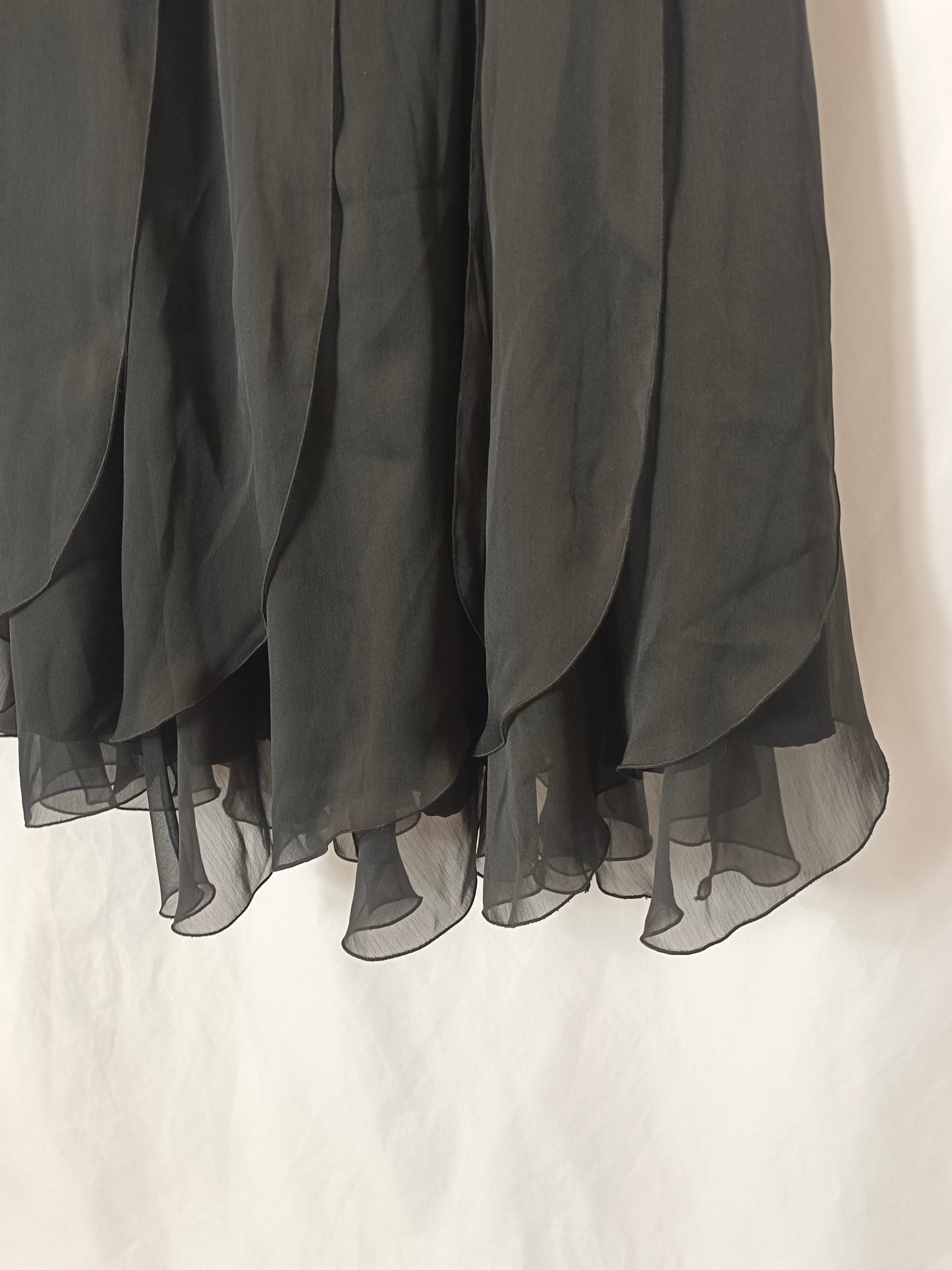 BIMANI. Falda midi negra pétalos T.32