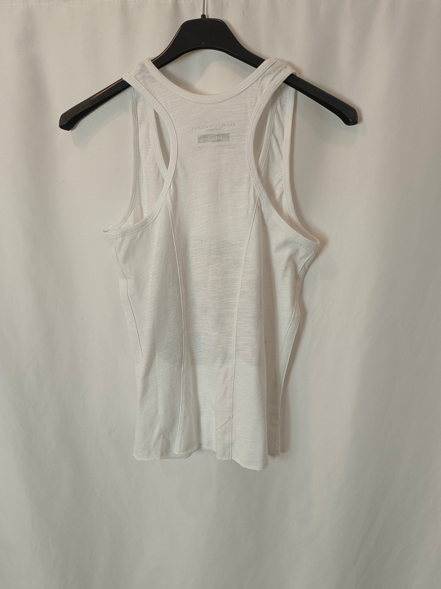 BETWEENTHEFLAGS. Camiseta blanca letras T.xs