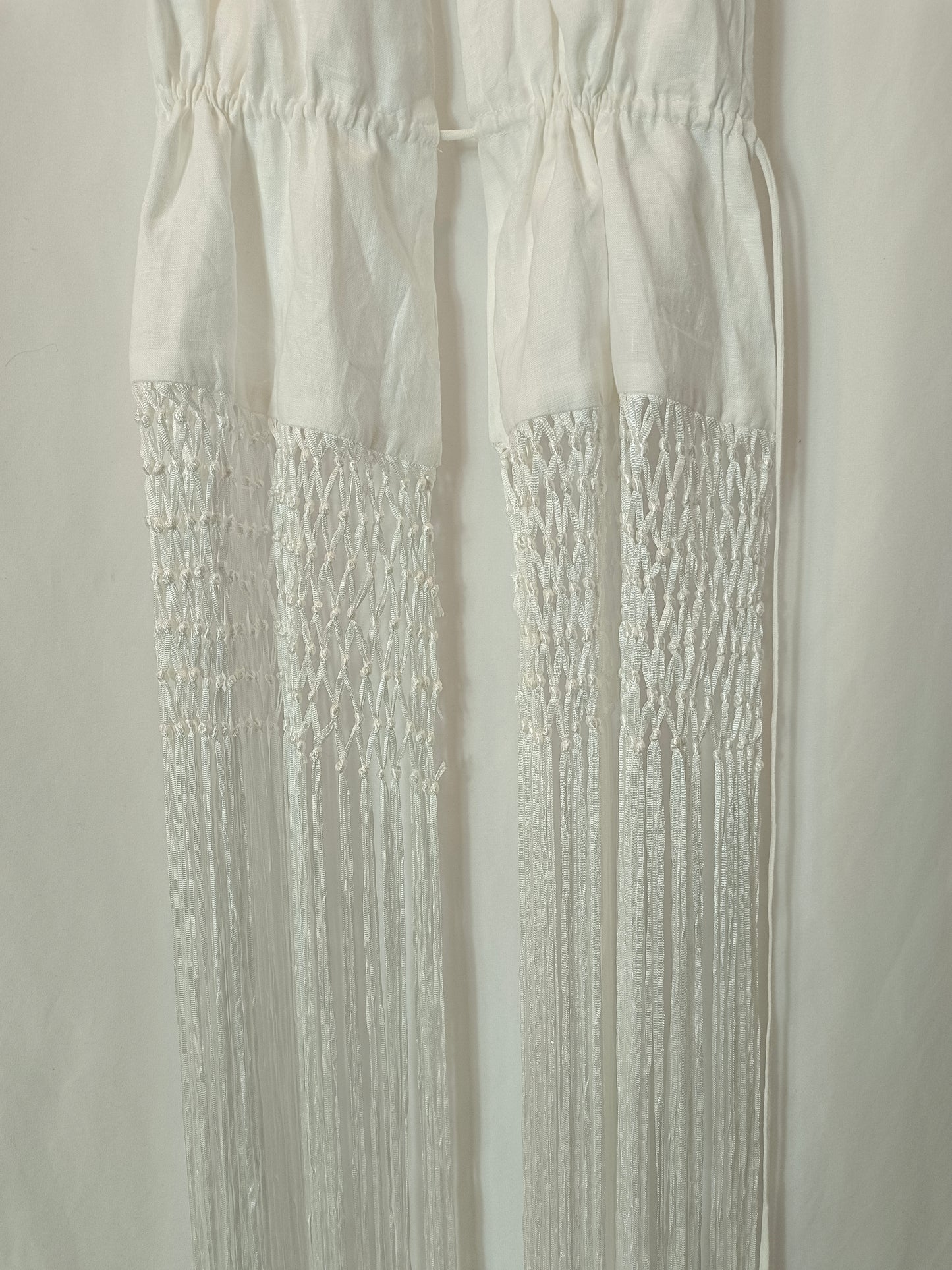 ZARA. Top blanco flecos T.xs