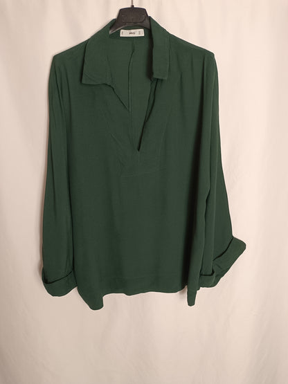 MANGO. blusa verde fluida T.l