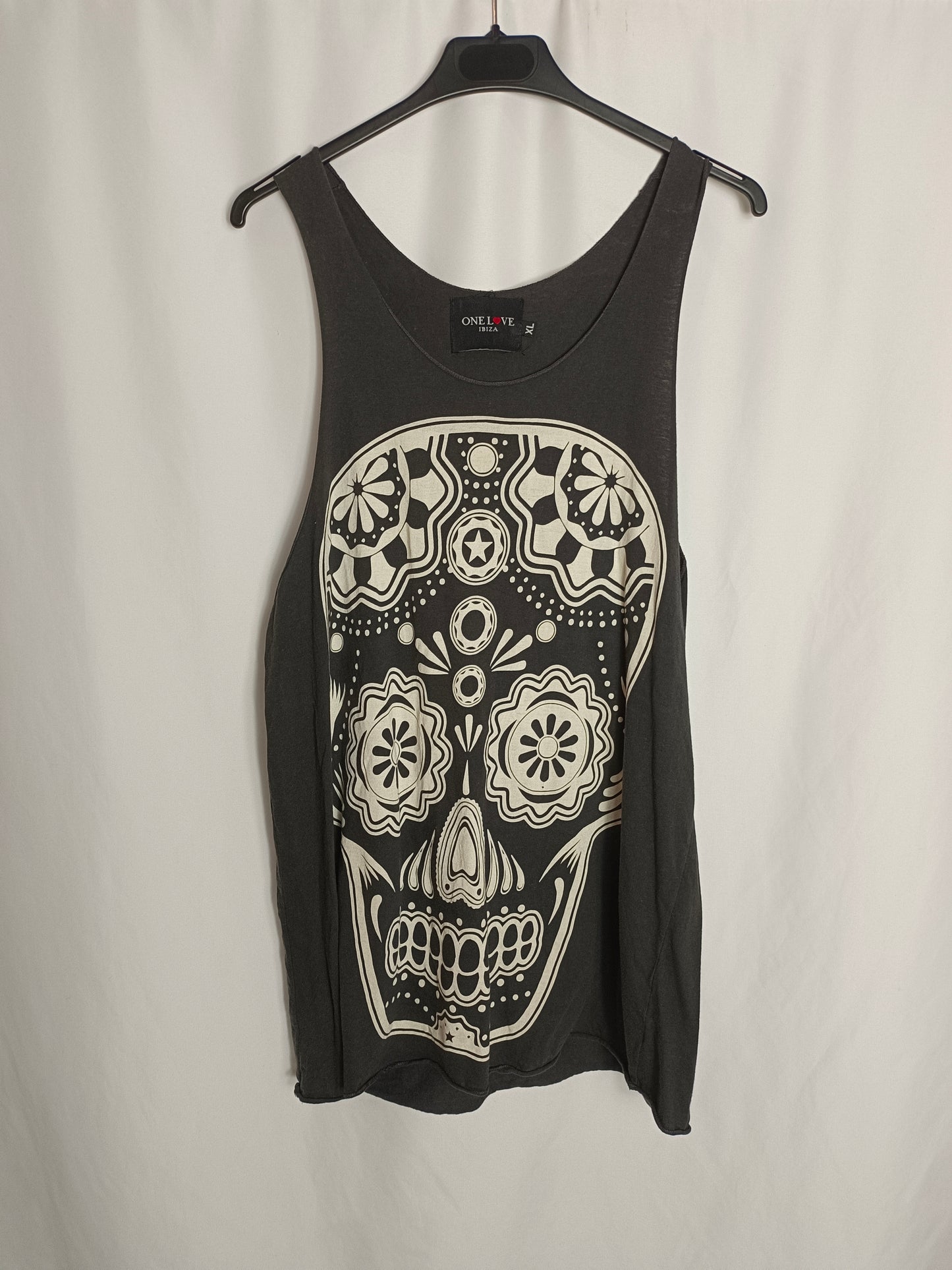 ONE LOVE. Grey skull t-shirt, size XL