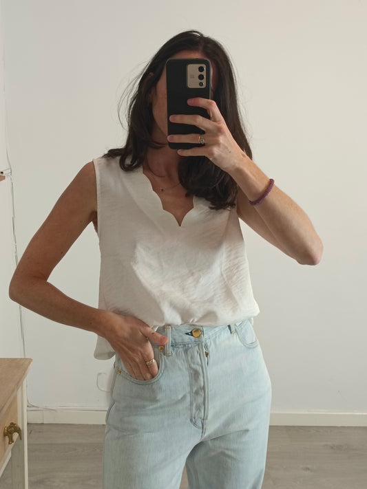 LE MUSE. White top with wavy neckline Tm