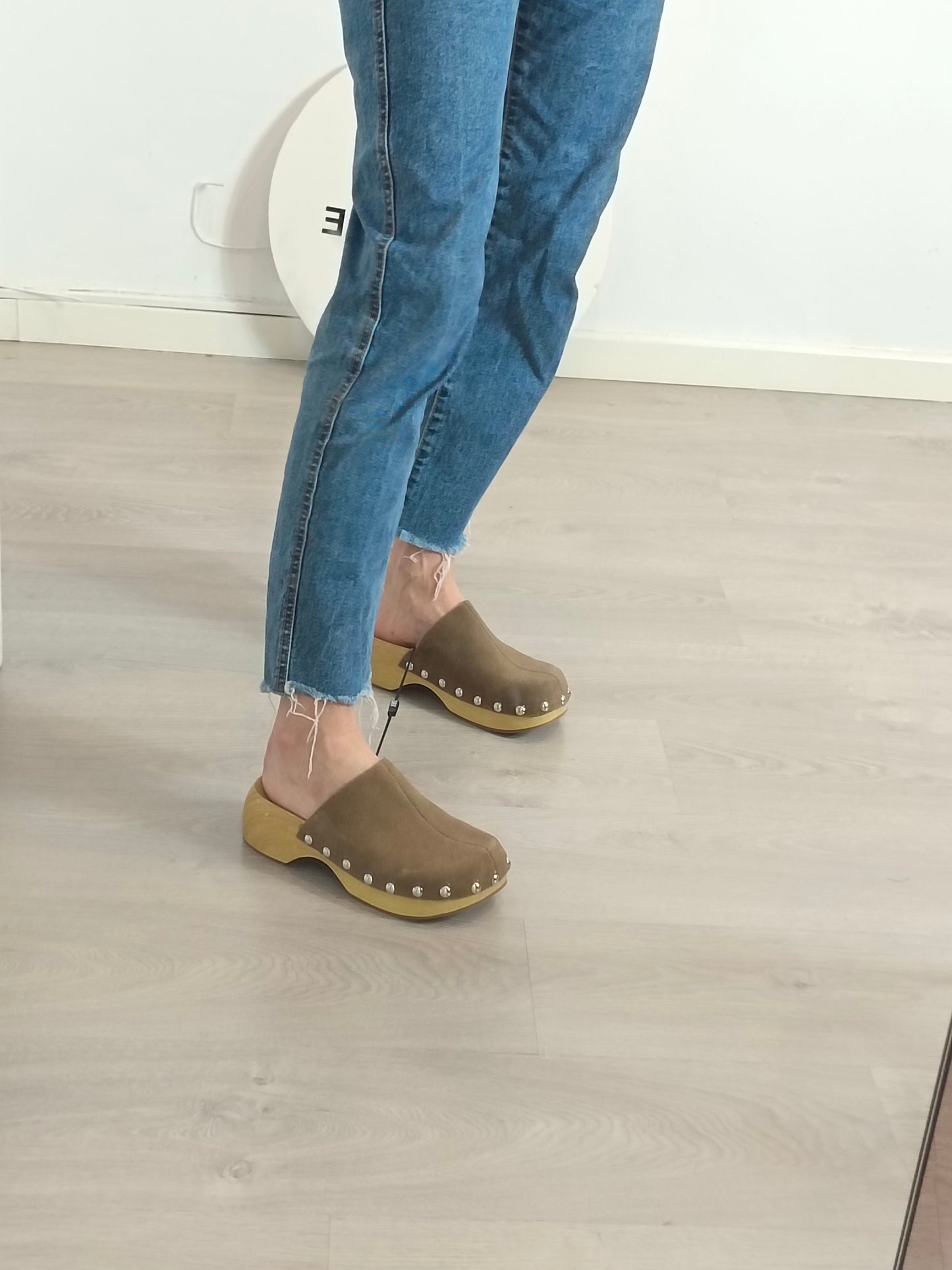 ZARA. Beige leather clogs, size 37