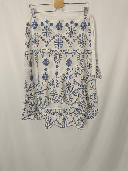 TINTORETTO. Falda midi blanca bordada T.42