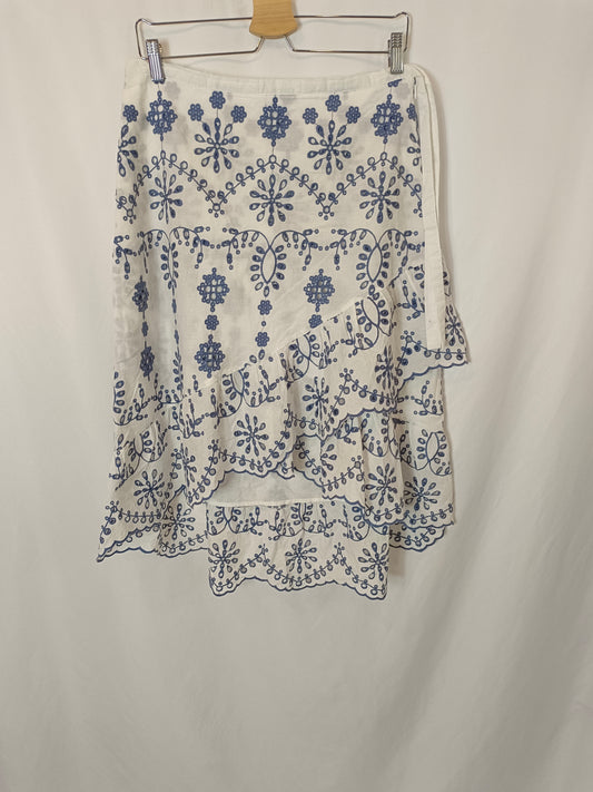 TINTORETTO. Falda midi blanca bordada T.42