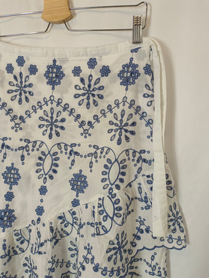 TINTORETTO. Falda midi blanca bordada T.42