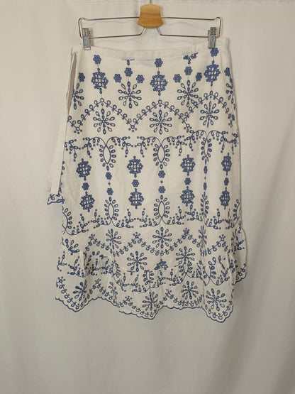 TINTORETTO. Falda midi blanca bordada T.42