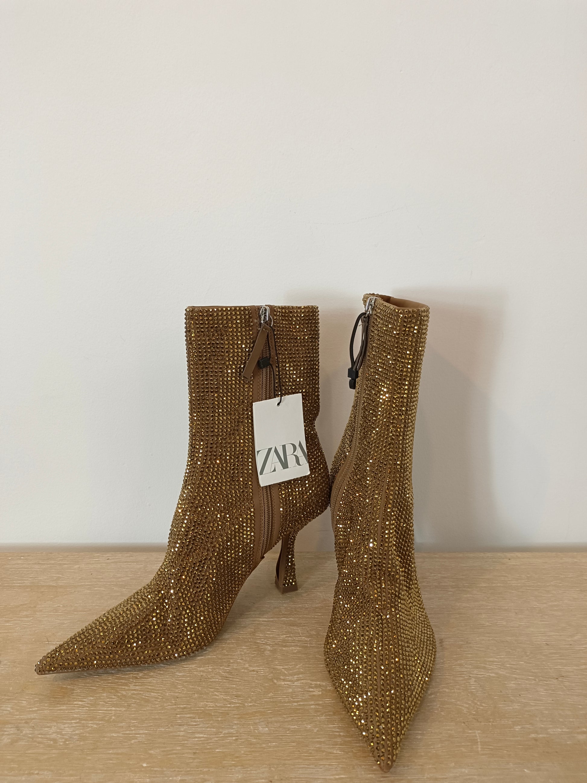 Botas pedrería doradas 38 – Hibuy market - Main Image