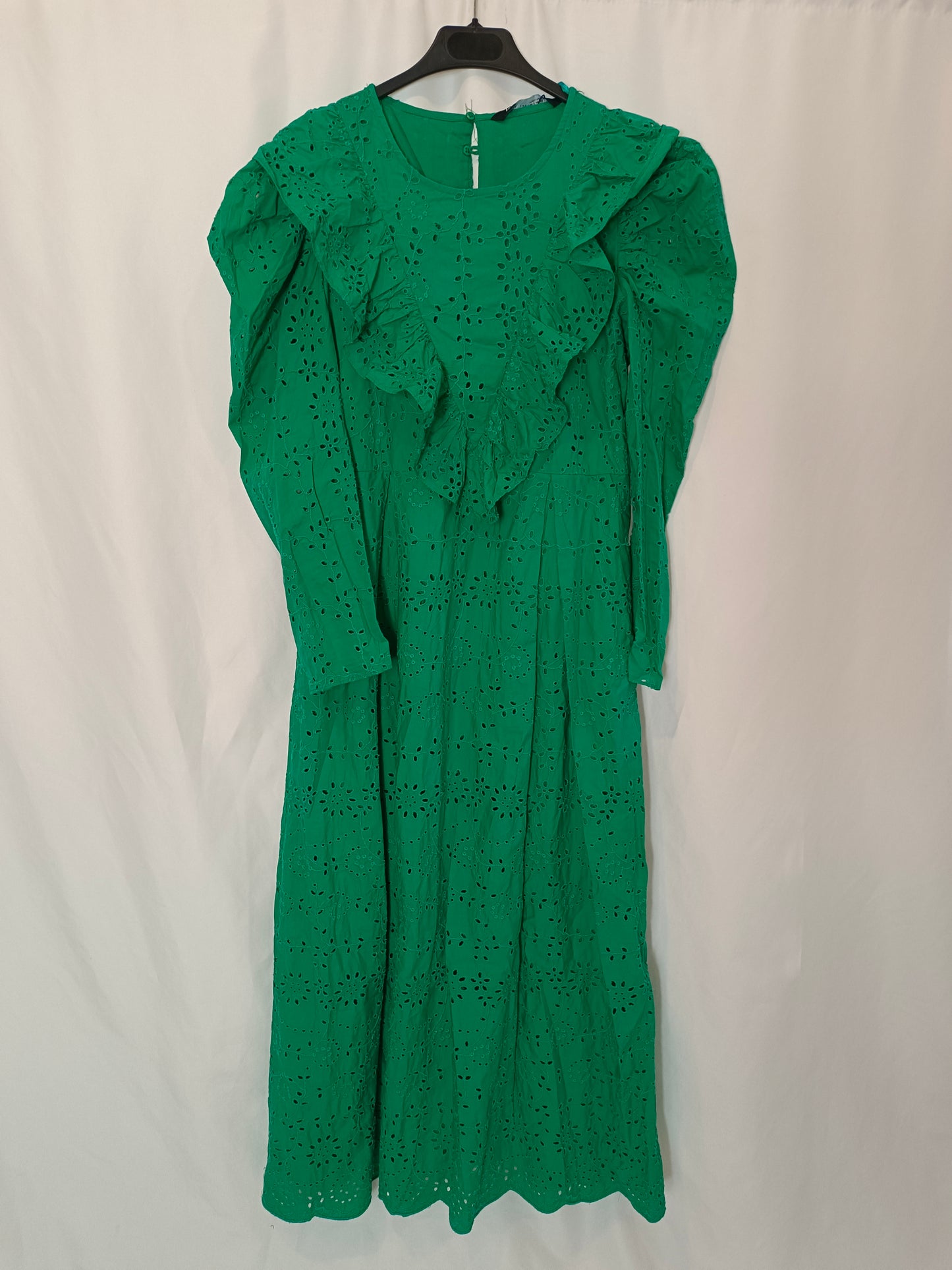 ZARA. Long green die-cut dress Ts Hibuy market ZARA. Long green die-cut dress Ts Hibuy market