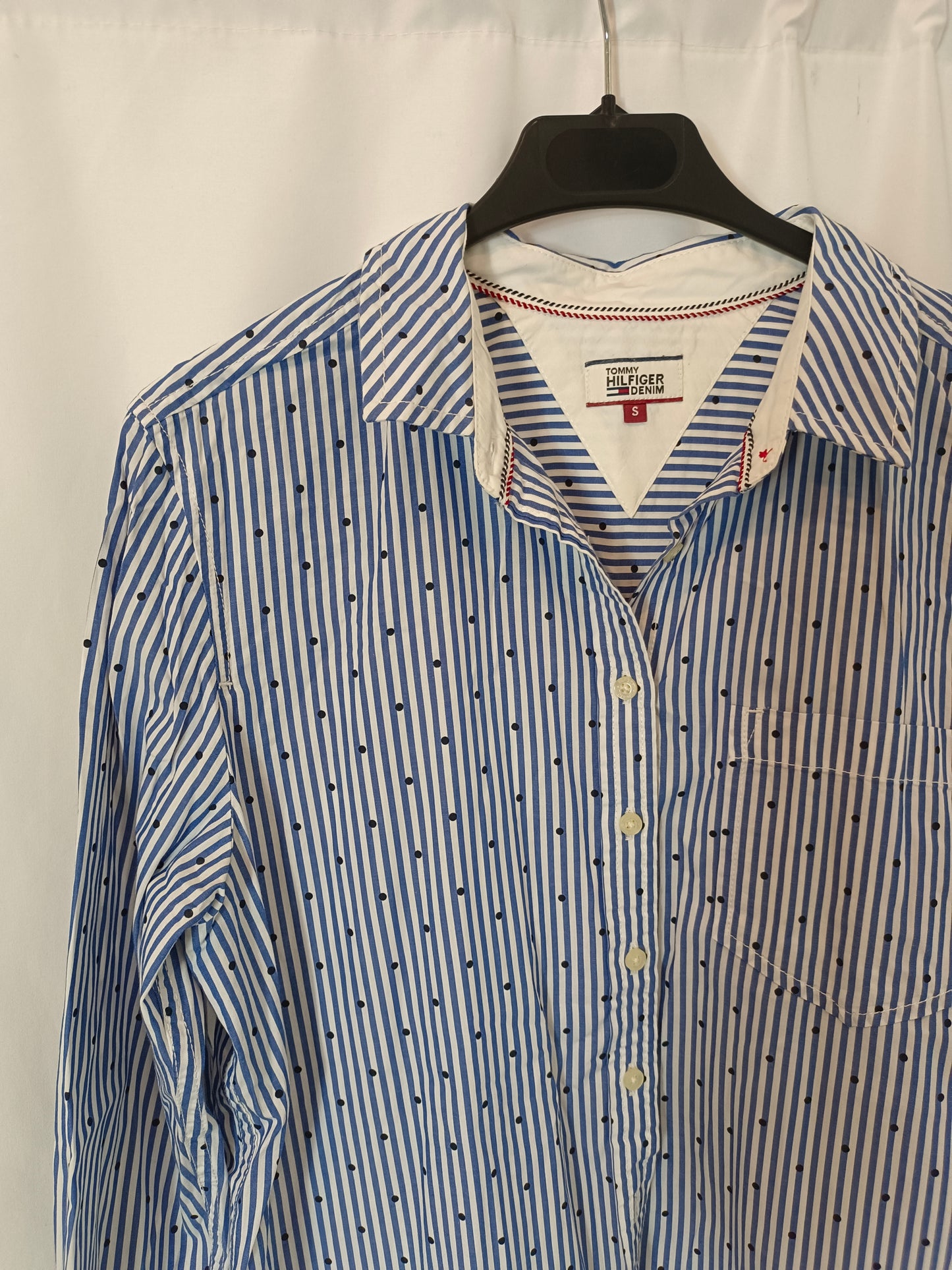 TOMMY HILFIGUER. Polka dot striped Ts shirt