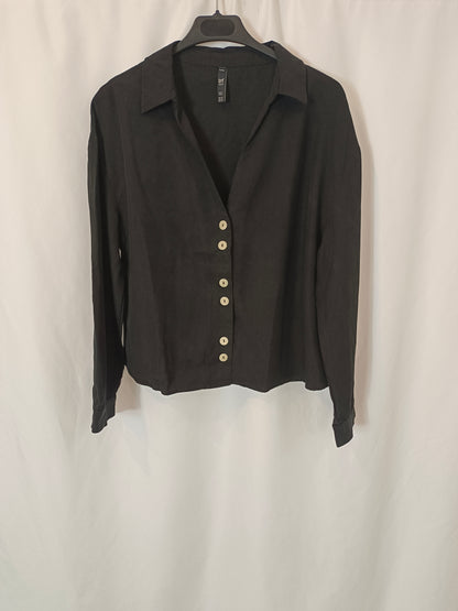 ZARA. Black blouse with white buttons Tm