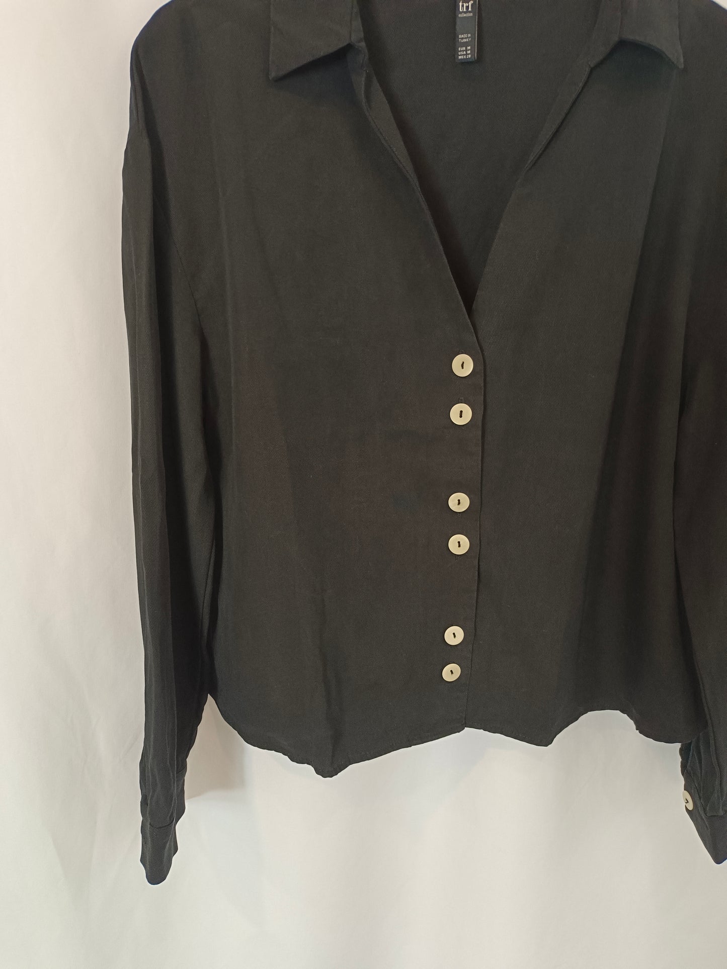ZARA. Black blouse with white buttons Tm