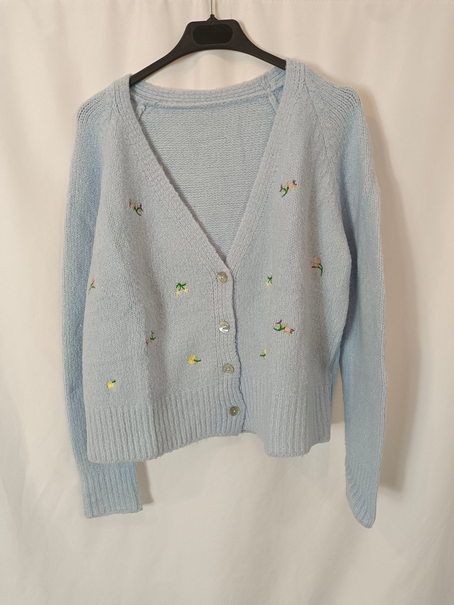 OTRAS.Jersey abotonado bordados T.l