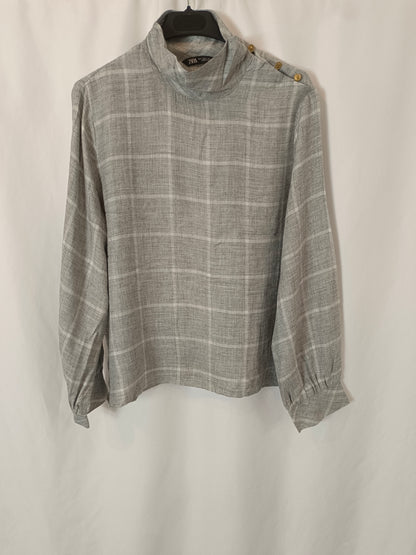 ZARA. Gray checked blouse Tl