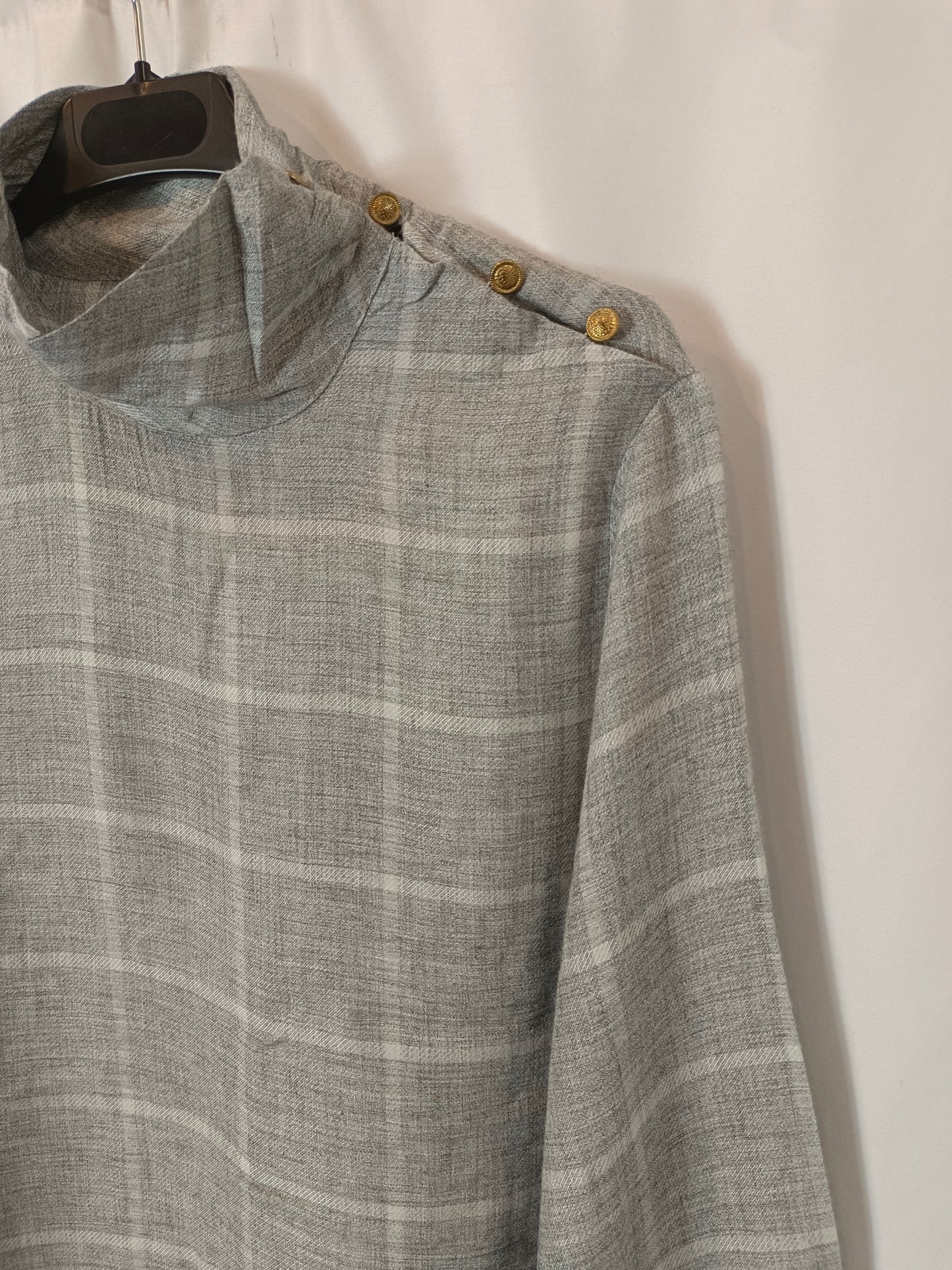 ZARA. Gray checked blouse Tl