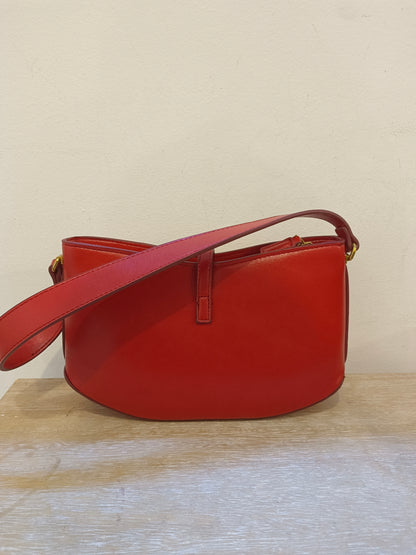 MANGO. Bolso rojo asa corta