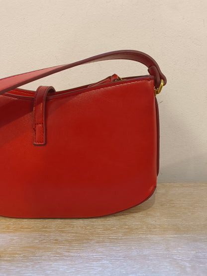 MANGO. Bolso rojo asa corta