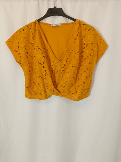 ZARA. Mustard Ts die-cut top