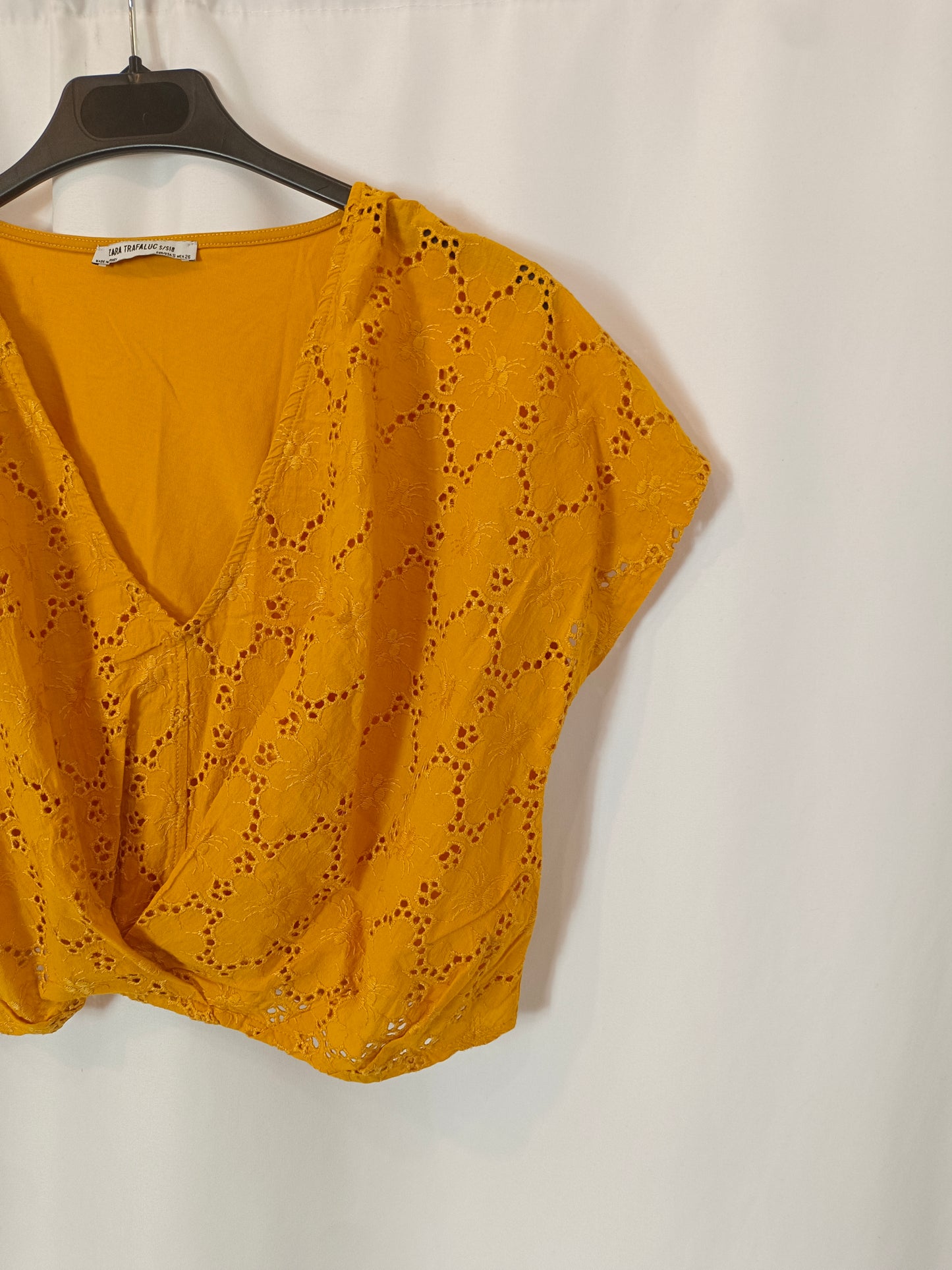 ZARA. Mustard Ts die-cut top
