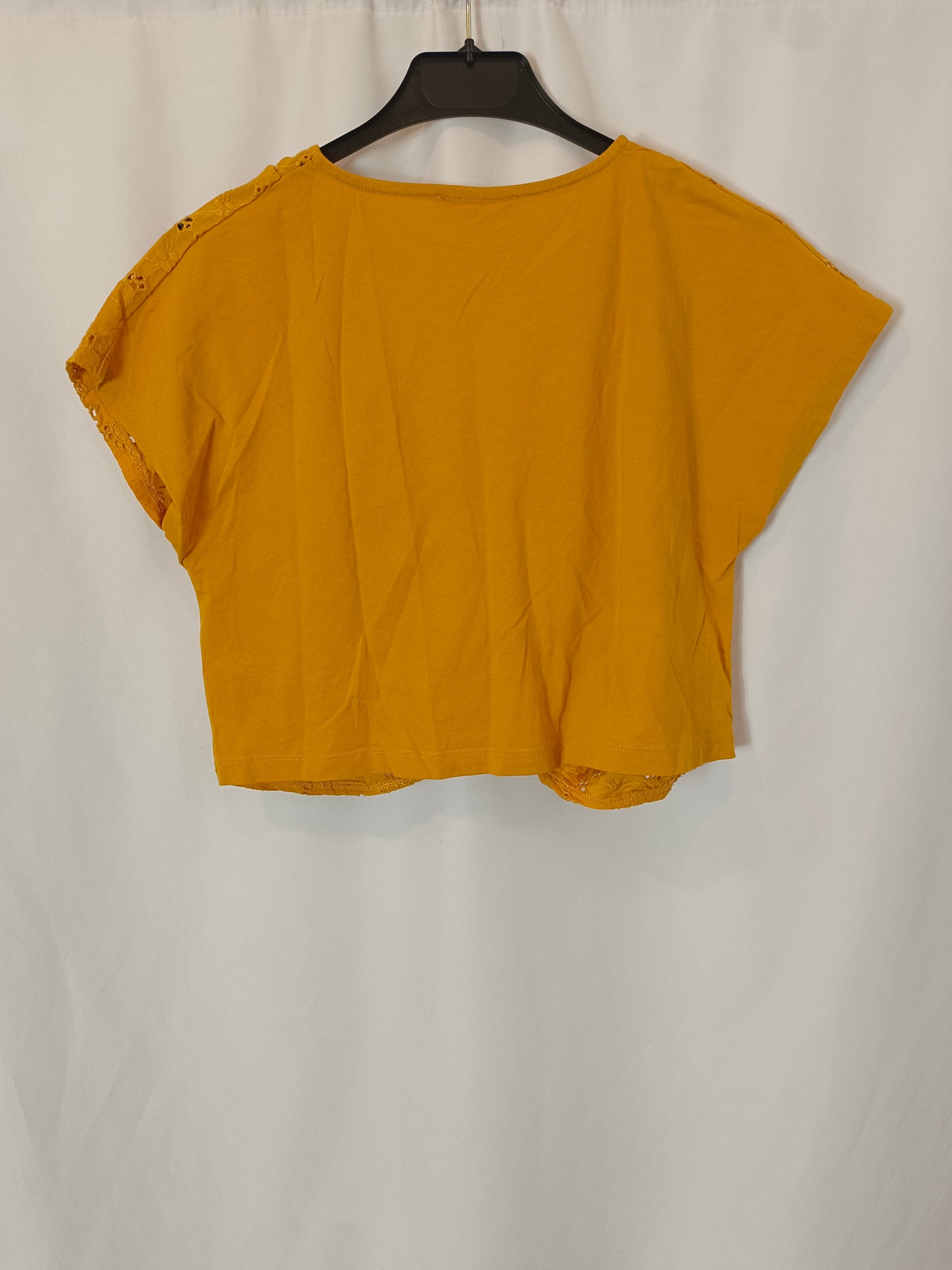 ZARA. Mustard Ts die-cut top