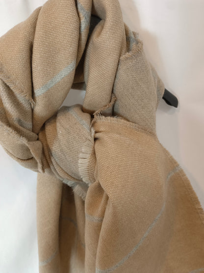 ZARA. bufanda beige cuadros