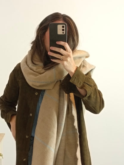 ZARA. bufanda beige cuadros