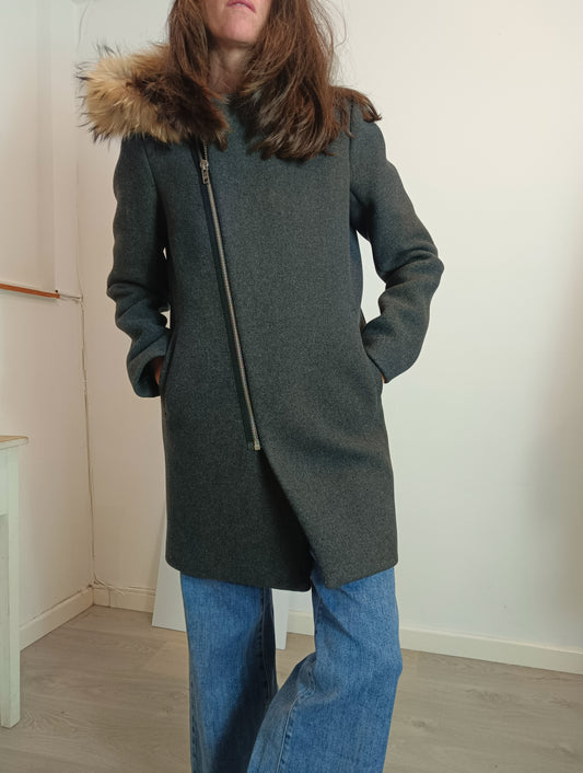 SANDRO. Trenca gris con pelo en capucha T.38