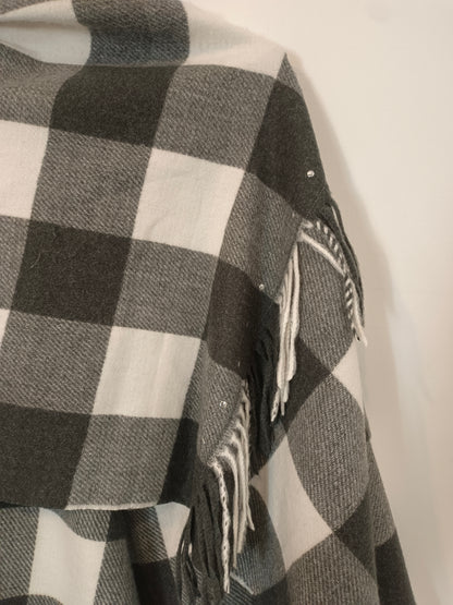 PIMKIE. Poncho cuadros grises TU(m/l)