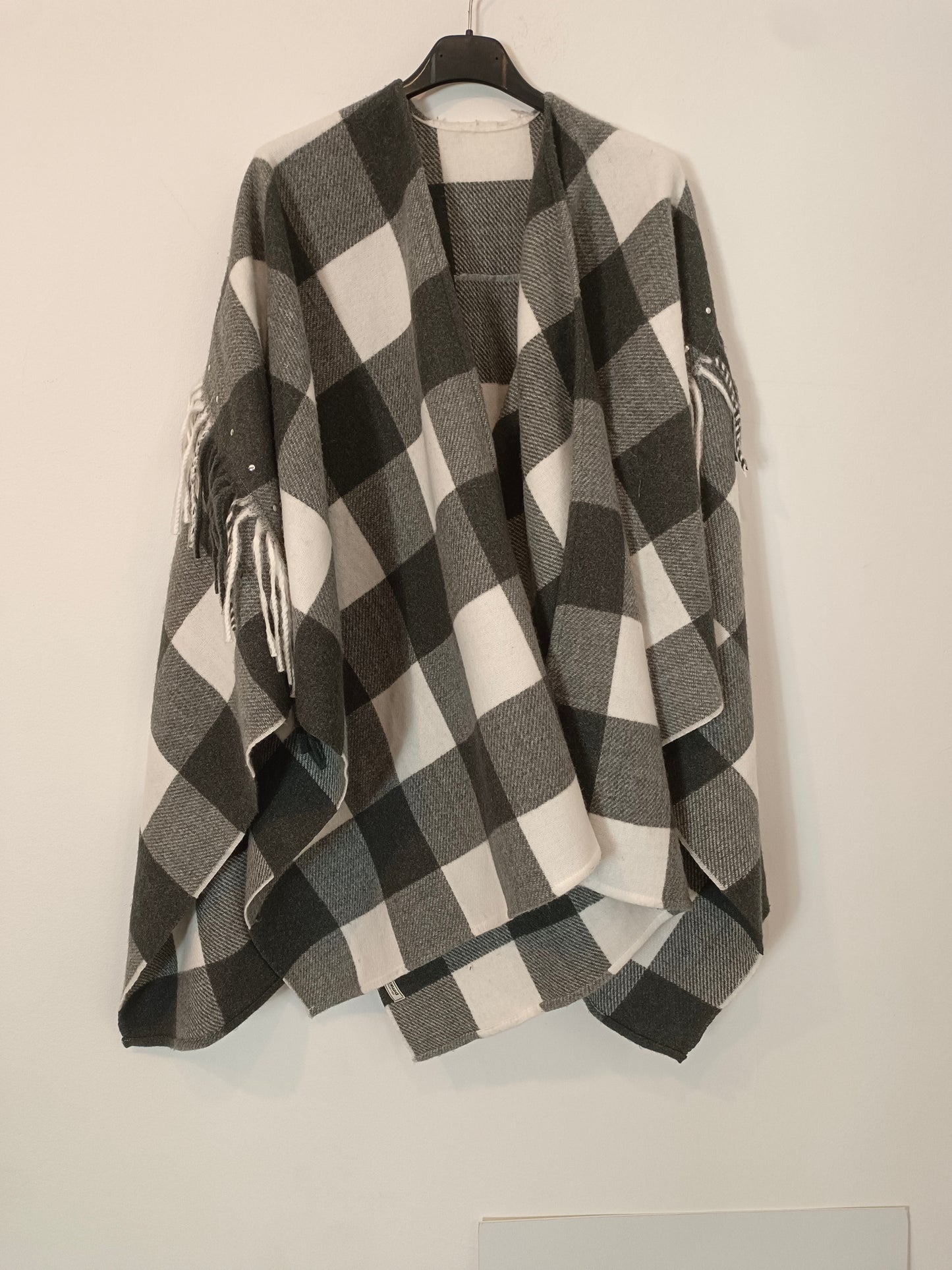 PIMKIE. Poncho cuadros grises TU(m/l)