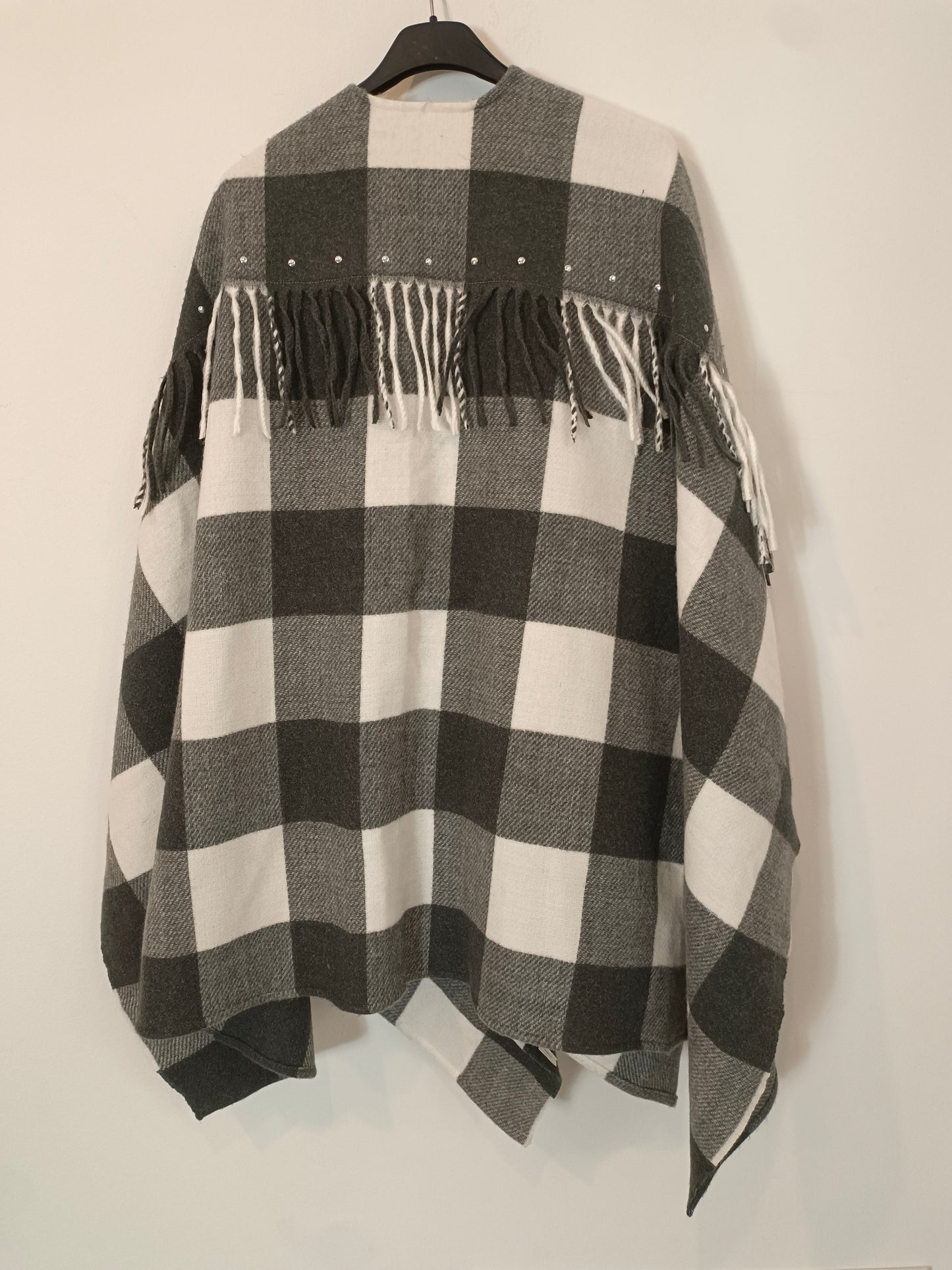 PIMKIE. Poncho cuadros grises TU(m/l)