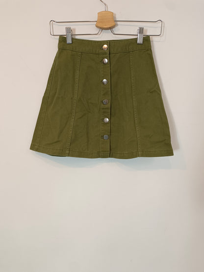 H&M. Falda verde abotonada T.32