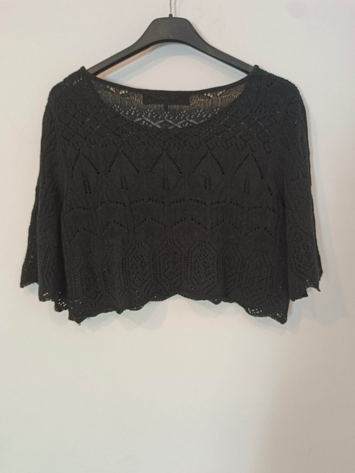 HOUSE OF HARLOW. Top negro croché punto T.s