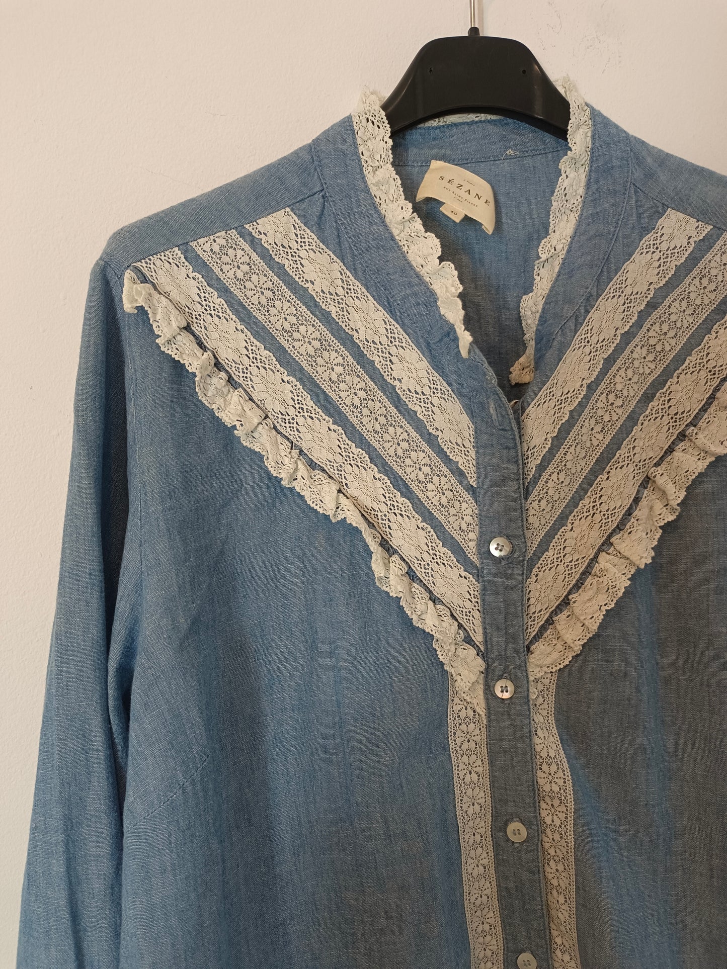 SEZANE. Blue blouse with lace detail, size 40