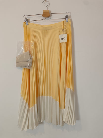 UNIQLO. Two-tone pleated skirt Tl