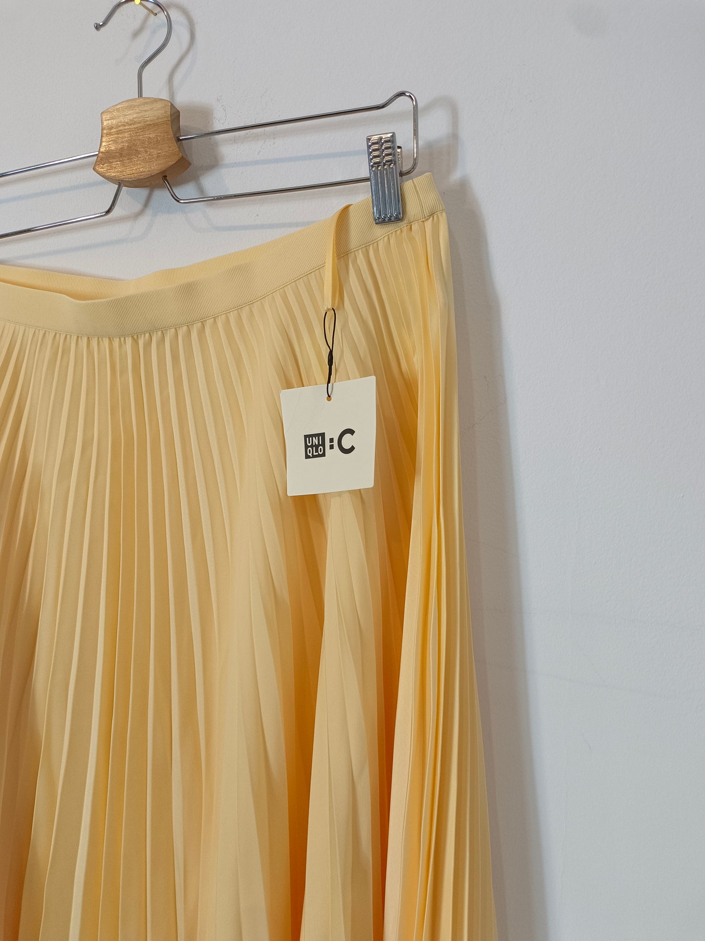 UNIQLO. Two-tone pleated skirt Tl