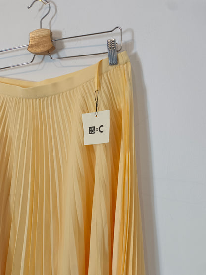 UNIQLO. Two-tone pleated skirt Tl