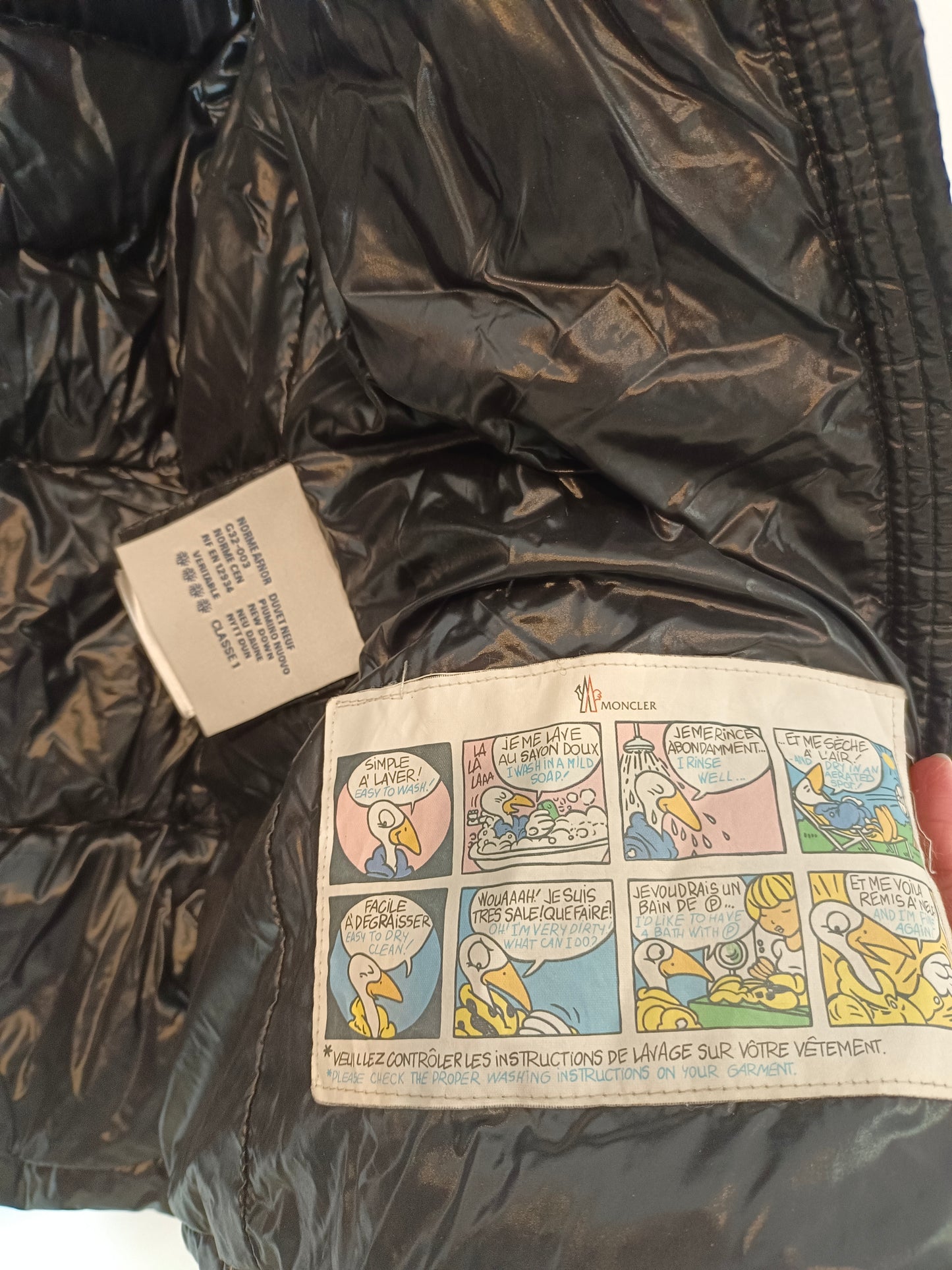 MONCLER. Plumas negro charol T.00(xs)