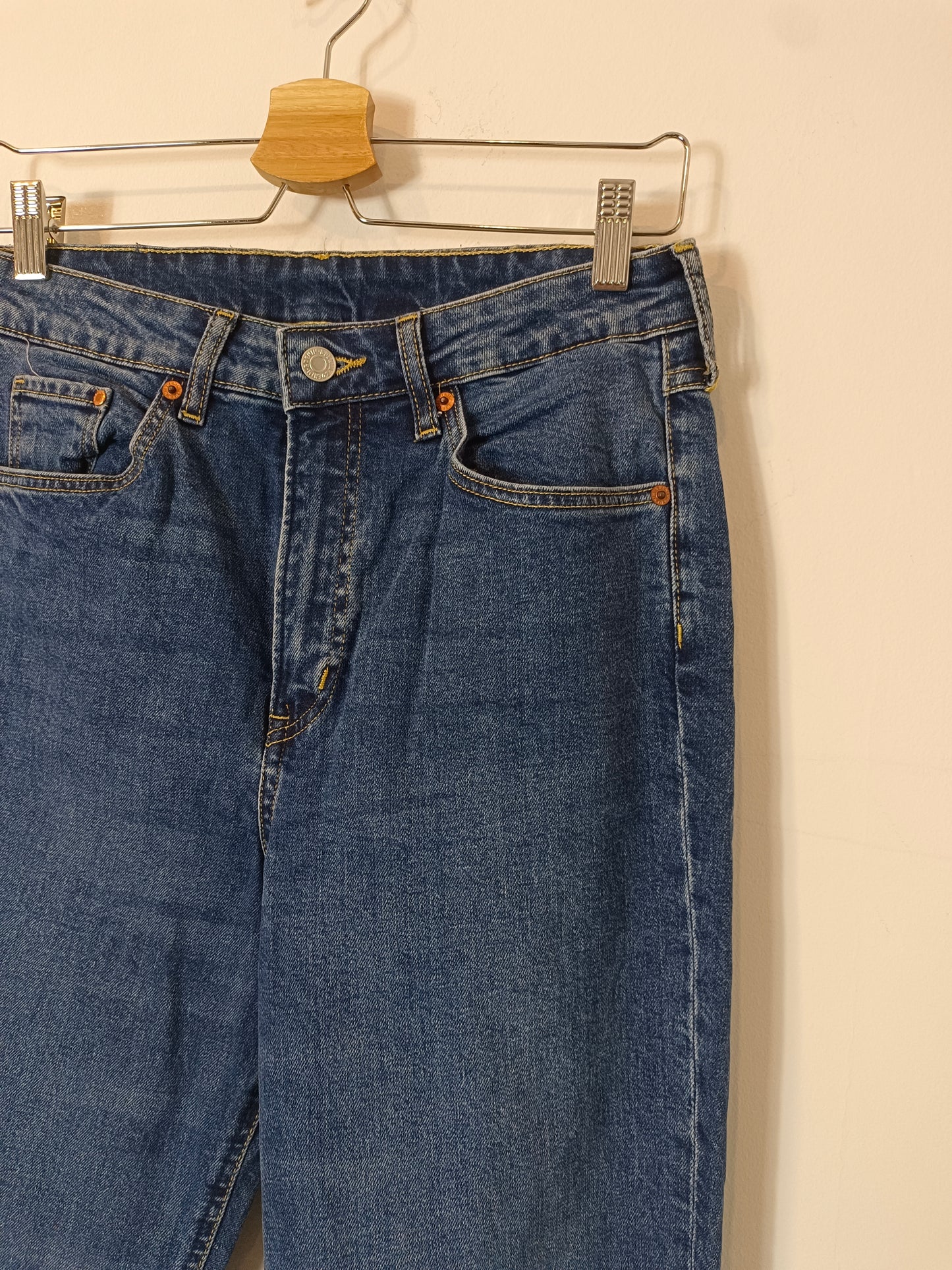 H&amp;M. "Vintage slim" denim pants T.38
