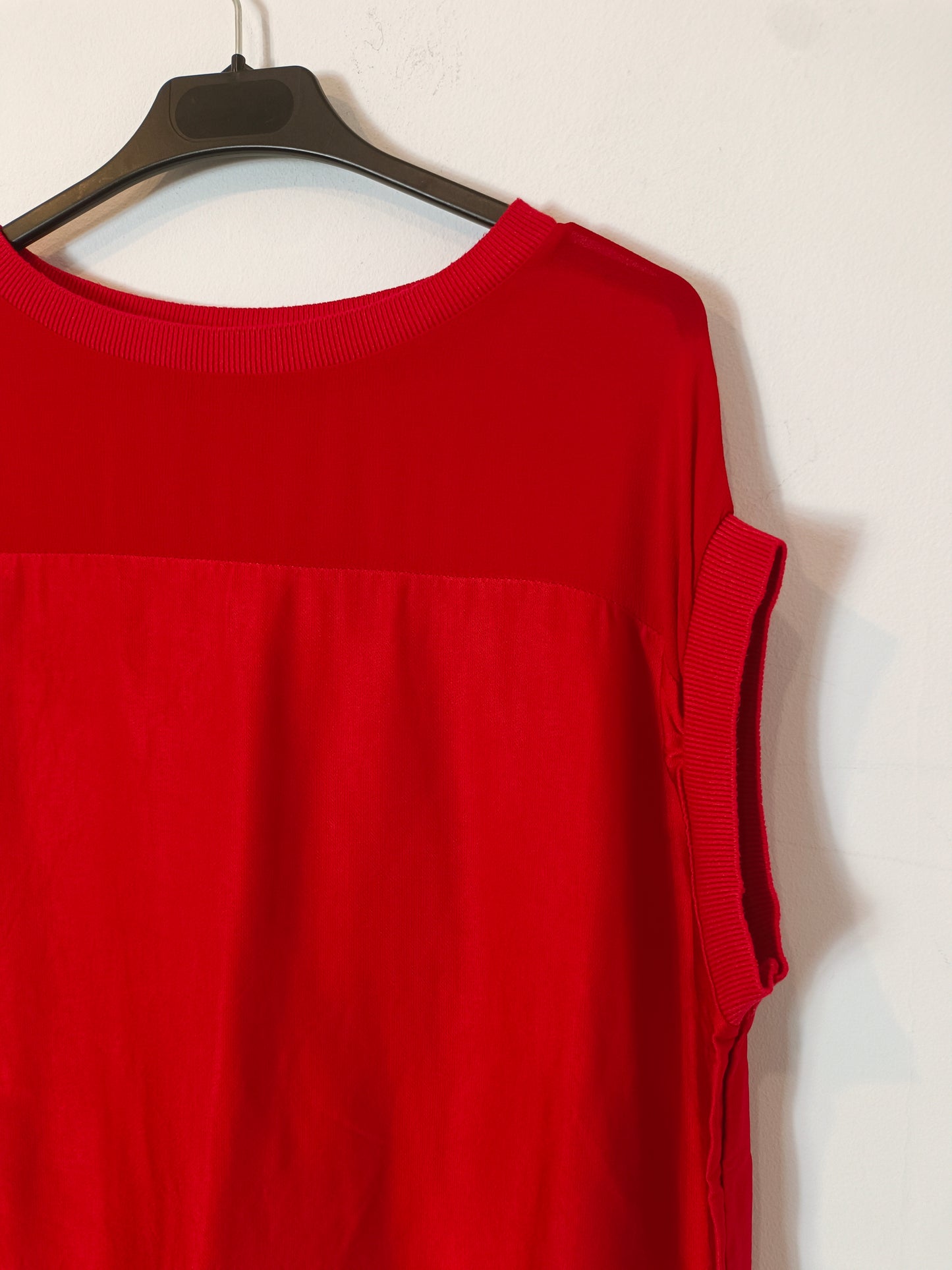 OTRAS. Top rojo fluido  TU(S)