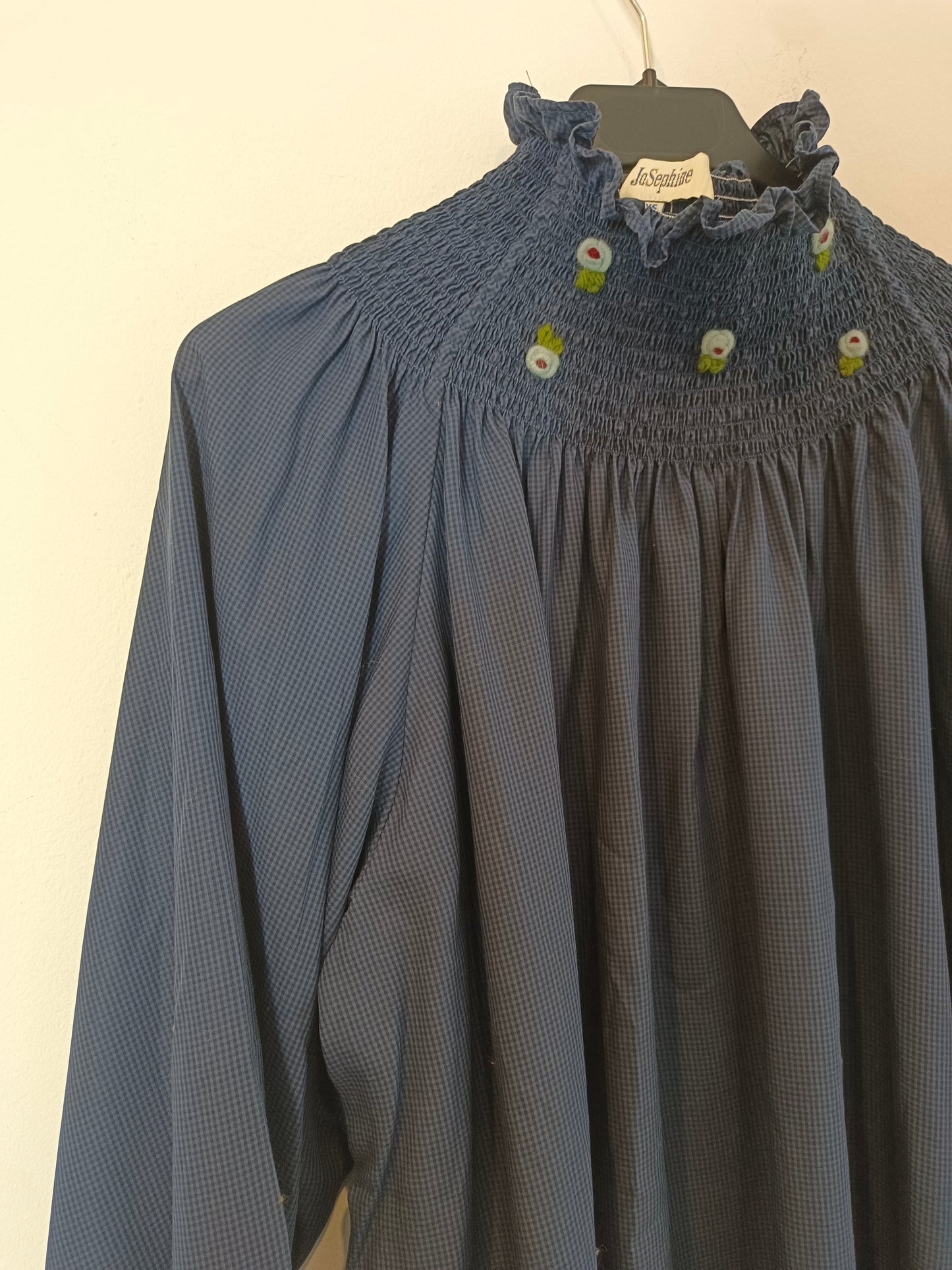 JOSEPHINE. Blusa azul cuello nido abeja T.xs