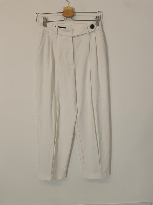 ZARA. Pantalón blanco pinzas T.34