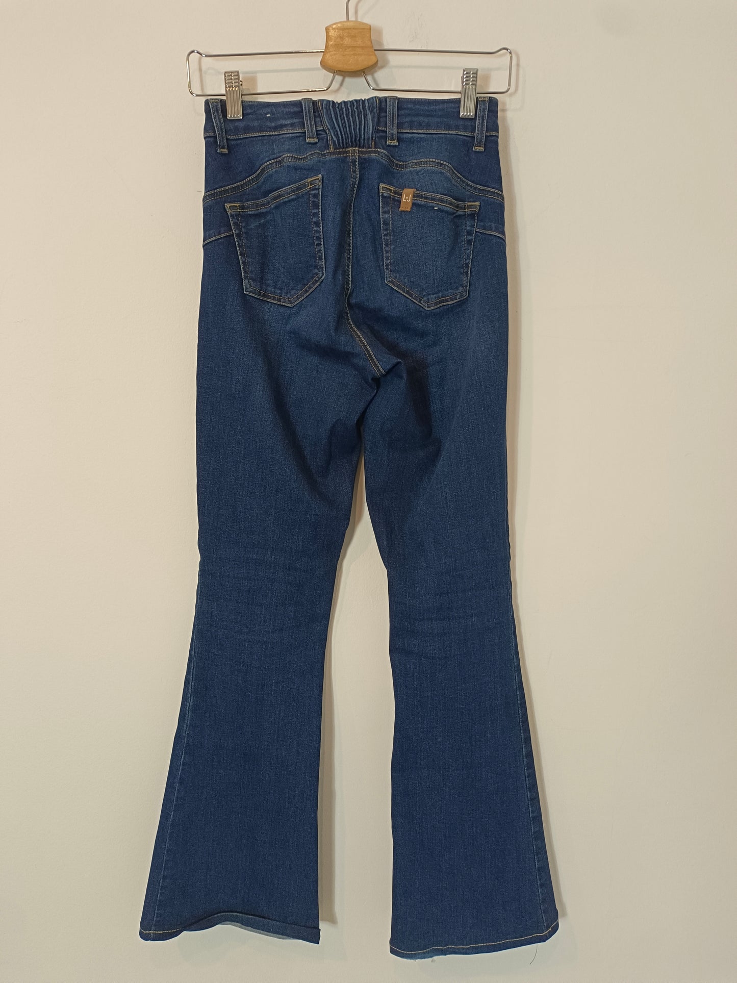 LIU.JO. Pantalón denim campana T.26(34)