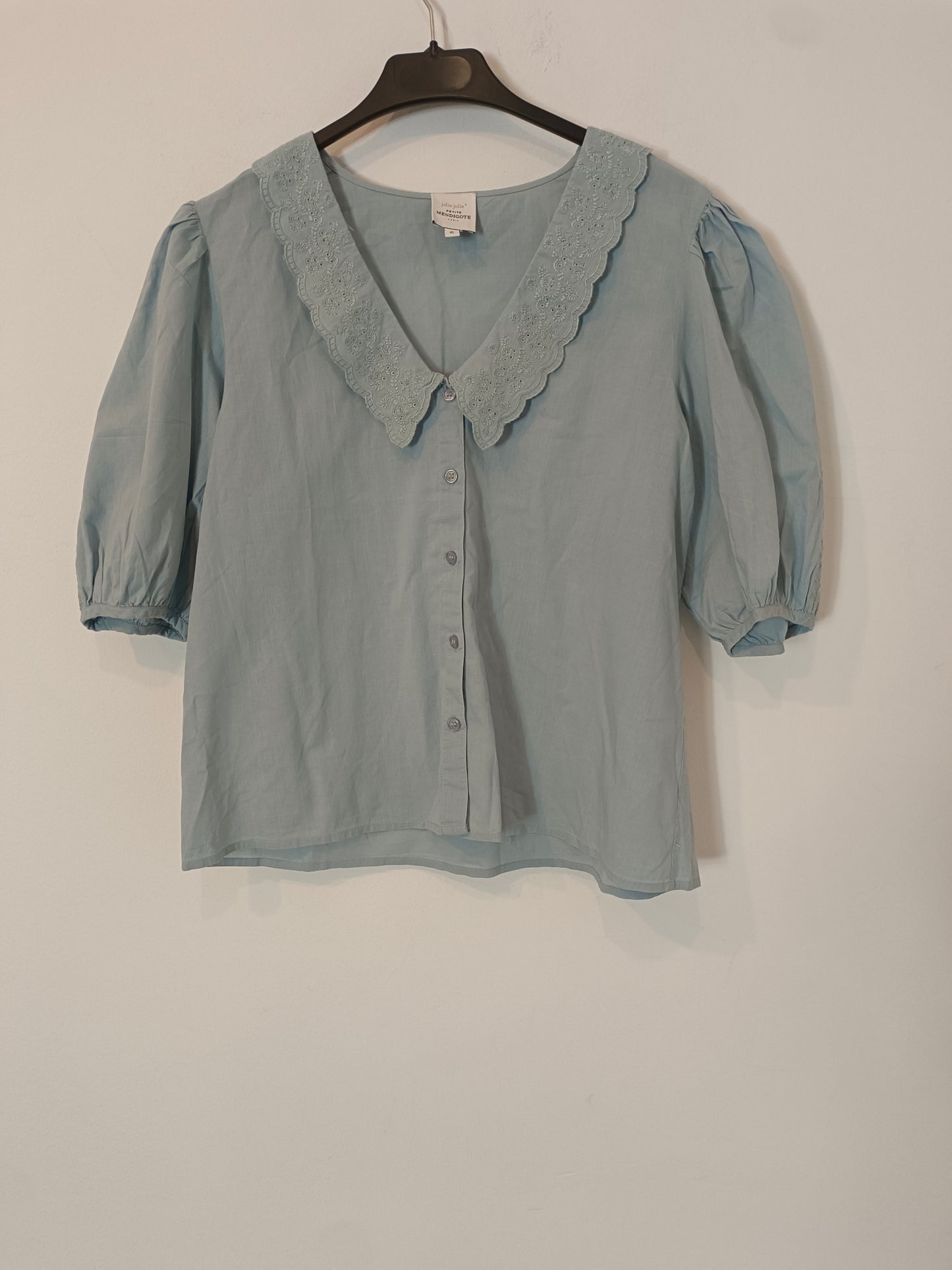 PETITE MENDIGOTE. Blusa azul cuello bordado T.s