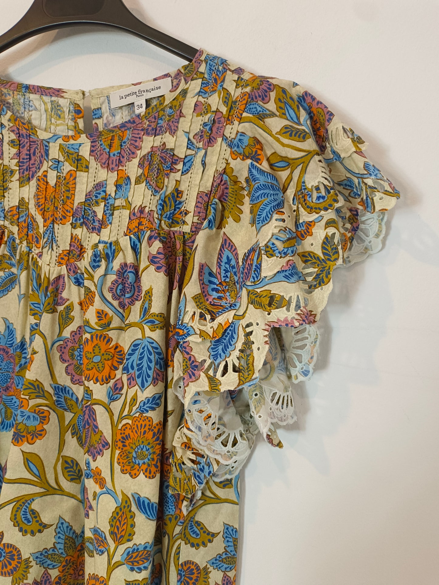 THE PETITE FRANÇAISE. Beige floral blouse T.34 (S)