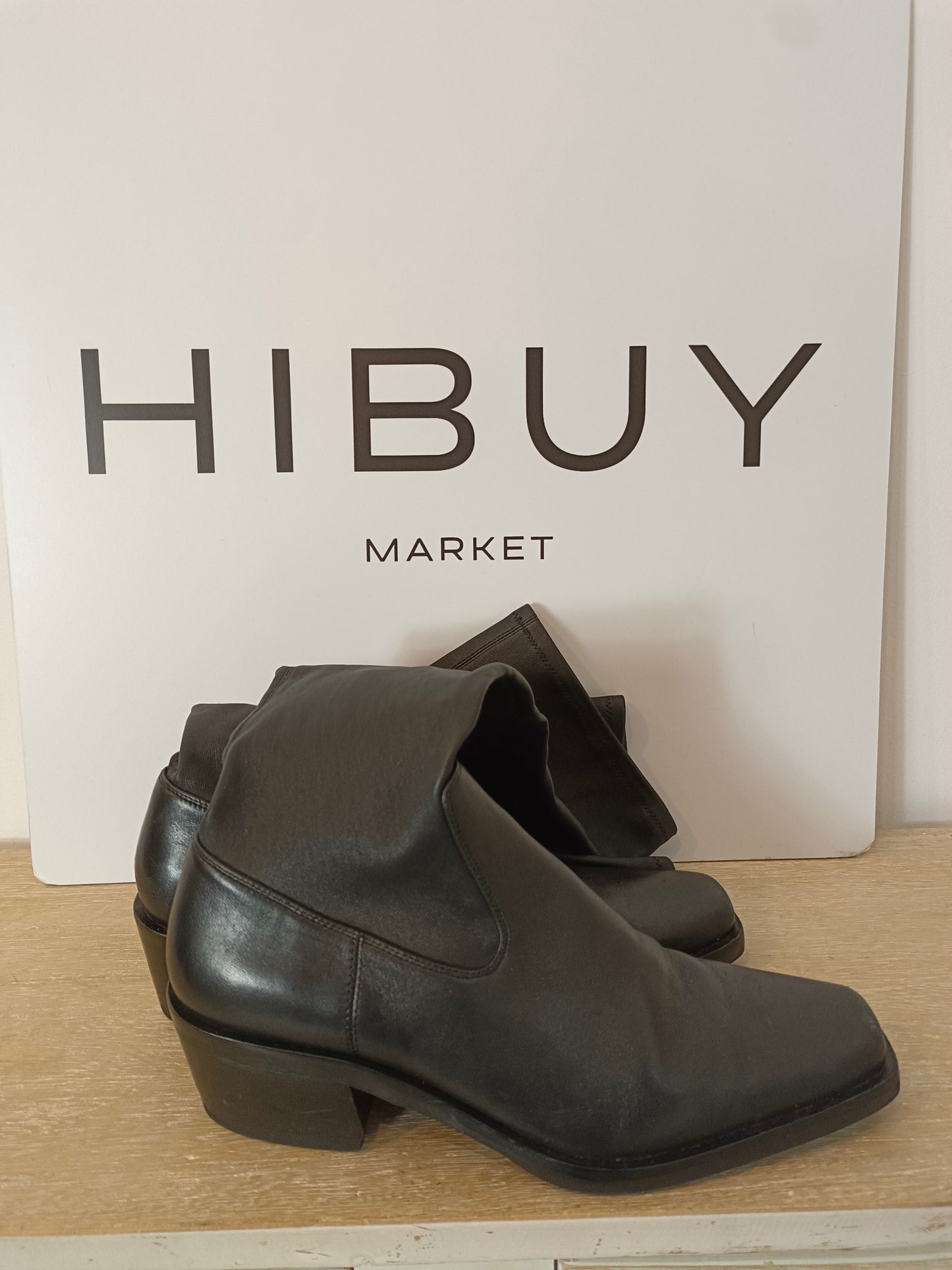 MASSIMO DUTTI. Botas negras de piel  T.40