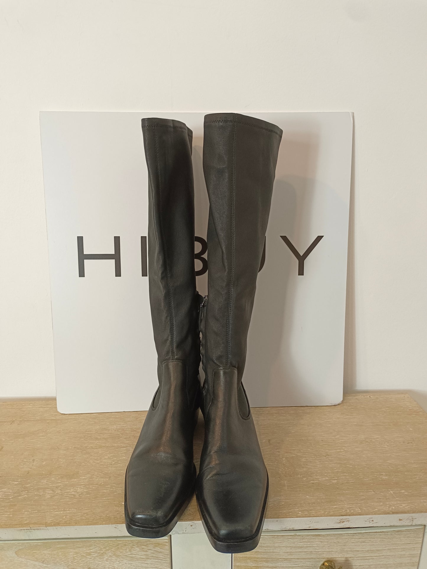 MASSIMO DUTTI. Botas negras de piel  T.40