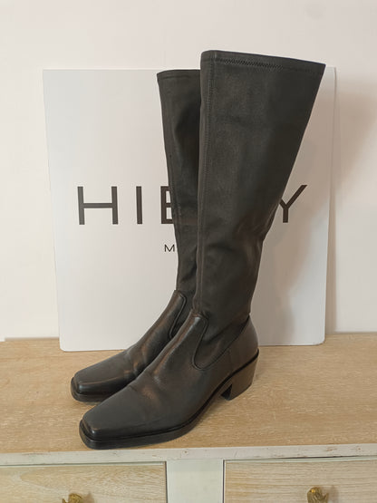 MASSIMO DUTTI. Botas negras de piel  T.40