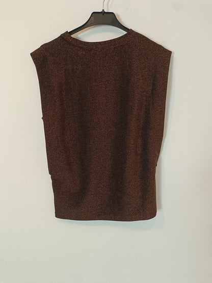 PIECES. Camiseta negra hilos rosas T.xs