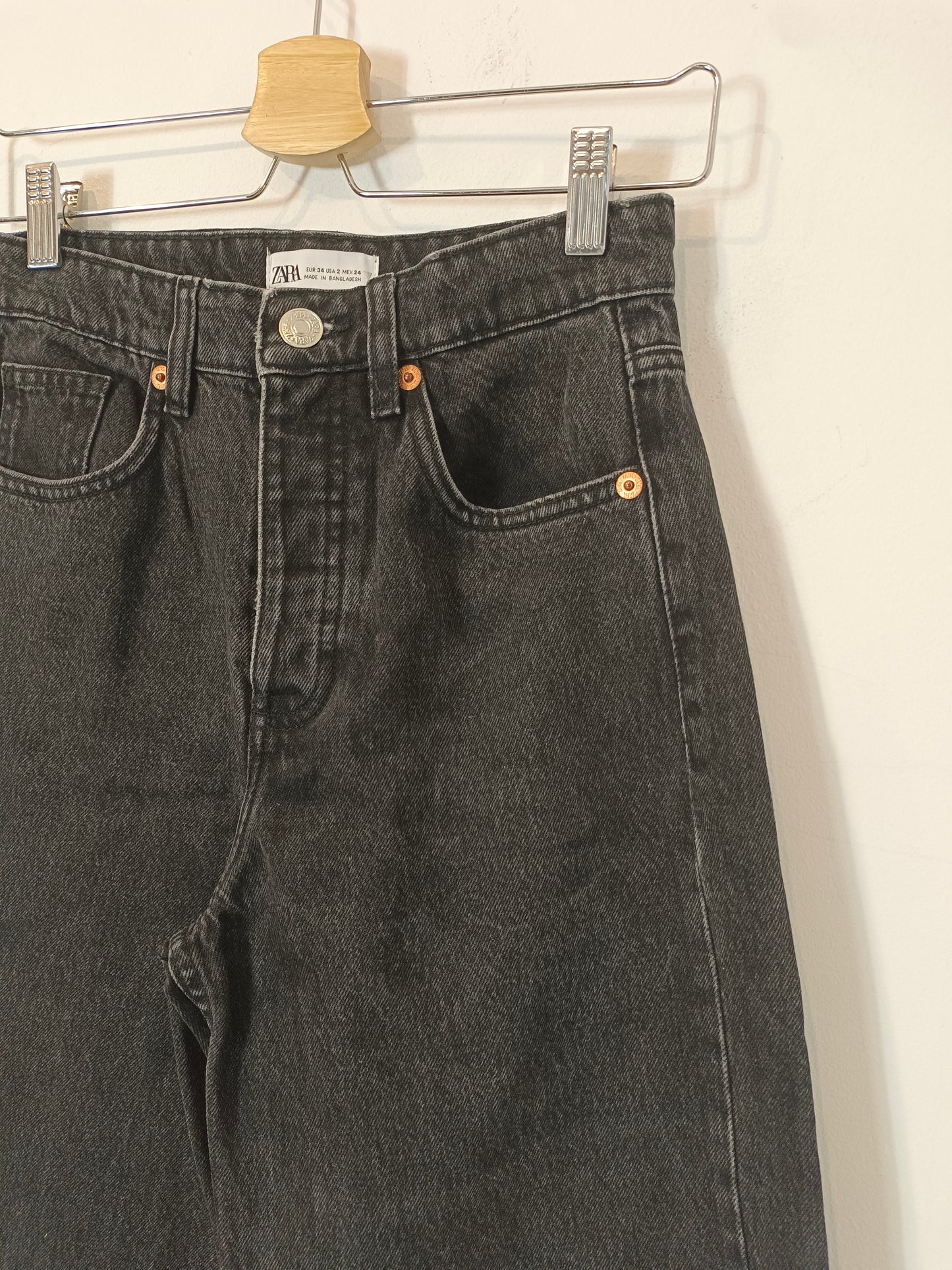 ZARA. Pantalón negro culotte T.34