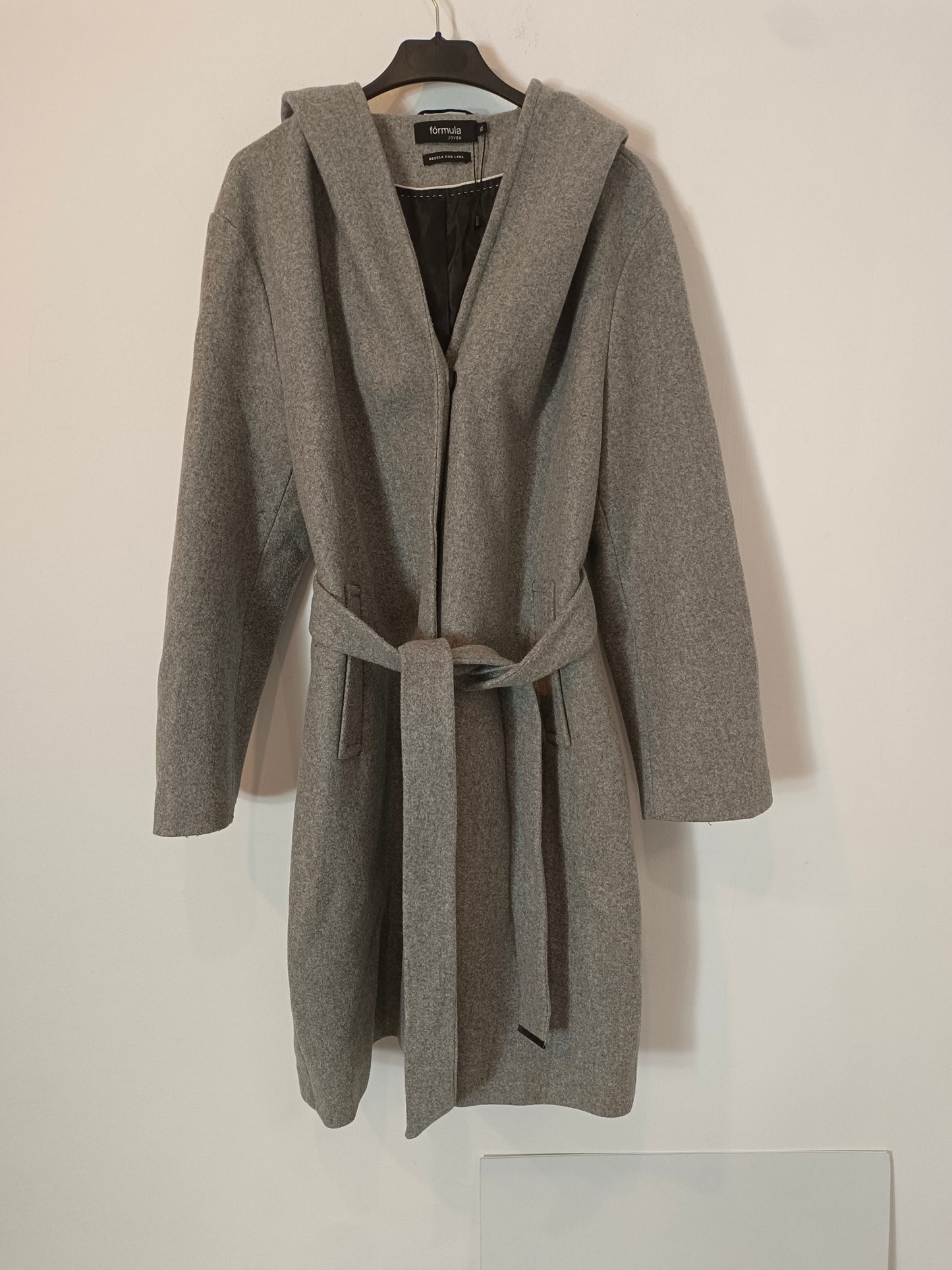 FORMULA JÓVEN. Abrigo gris paño cinturón  T.xl